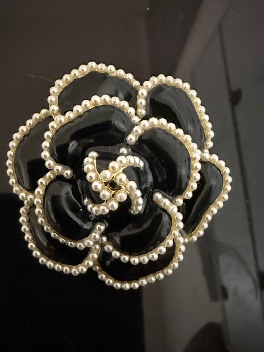 Fashion Jewelry Black and Gold Camellia Flower Brooch